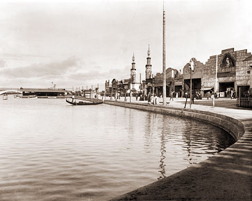 Vintage Photograph of Venice Midway